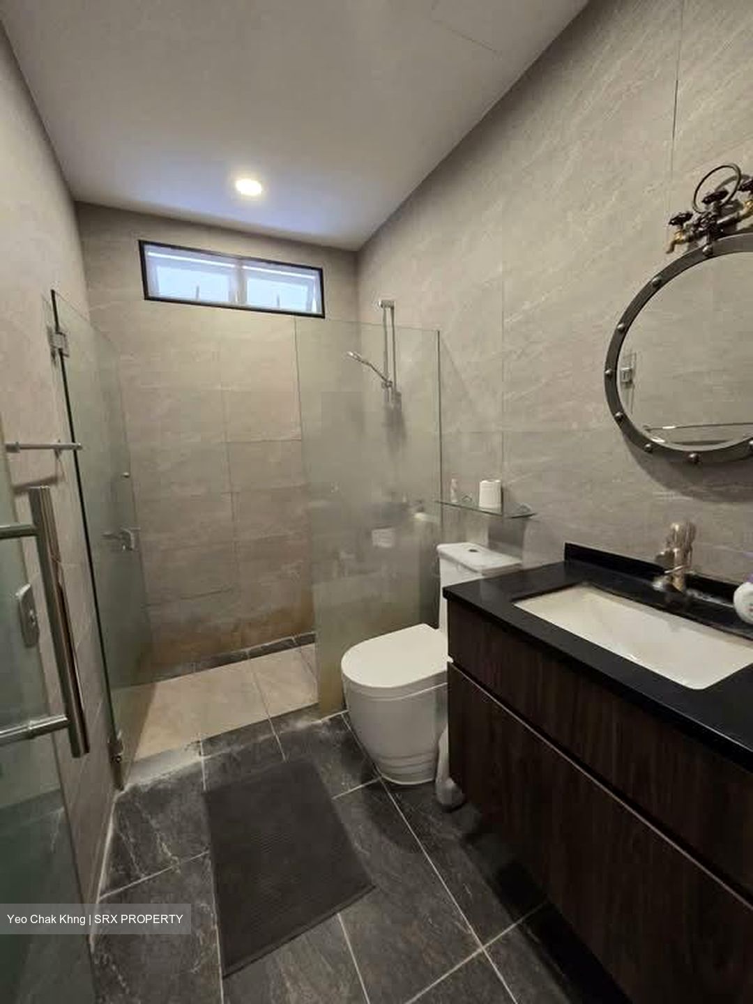 Charlton 18 (D19), Terrace #558270711
